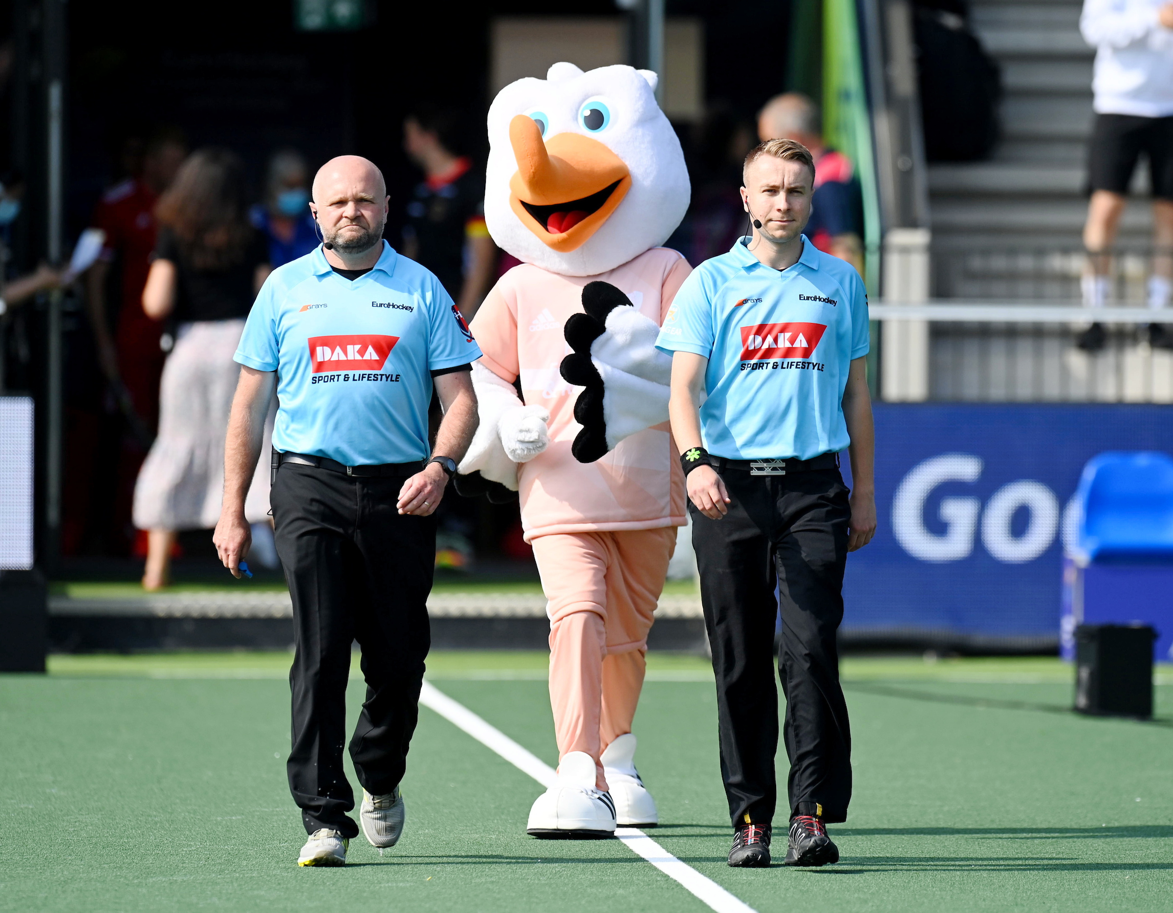 Hockey, Herren: EM, Deutschland - Wales, Vorrunde, Gruppe B, 1. SpieltagFoto: umpires Sean Edwards and Xavier Fennaert.