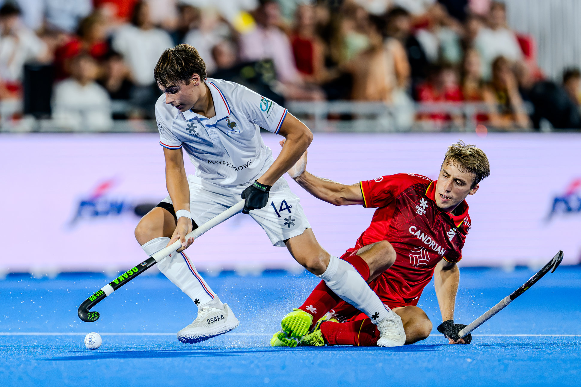 Wavre - 2026 FIH Hockey World Cup Belgium &amp; Netherlands (W)02 Germany v Scotland (Pool B)Picture: Malo Martinache Player of France is tackled by Thomas Crols Player of Belgium COPYRIGHT WORLDSPORTPICS / Will PalmerNo archive allowed